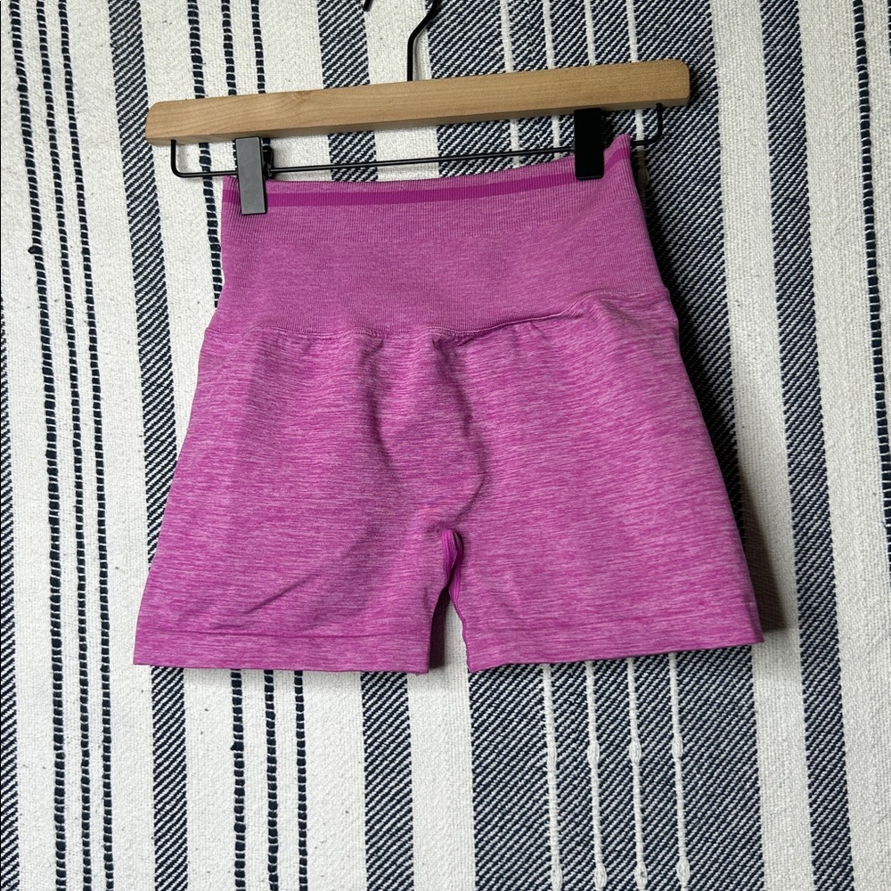 BuffBunny Seamless Shorts - Picture 1 of 3